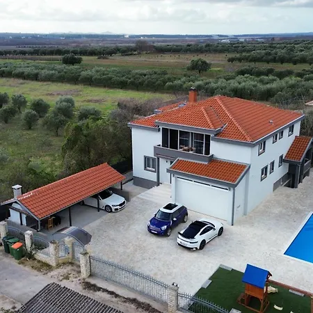 With Pool, Airport Zadar 公寓