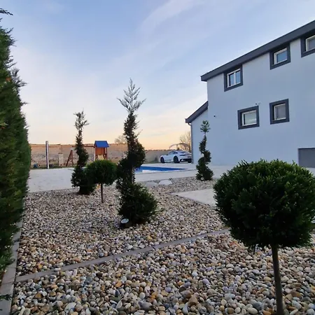 With Pool, Airport Zadar 公寓 *