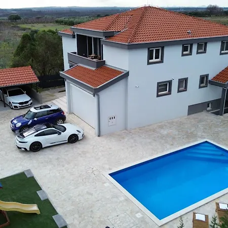 With Pool, Airport Zadar Apartment