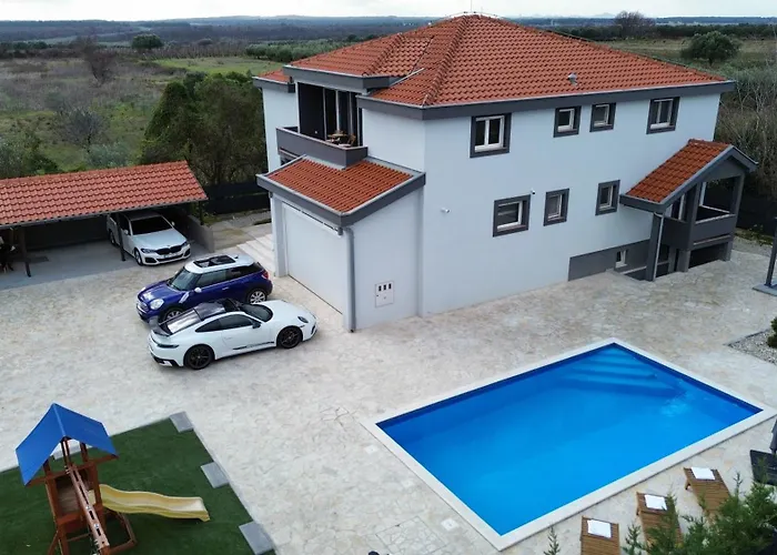 With Pool, Airport Zadar Апартаменты